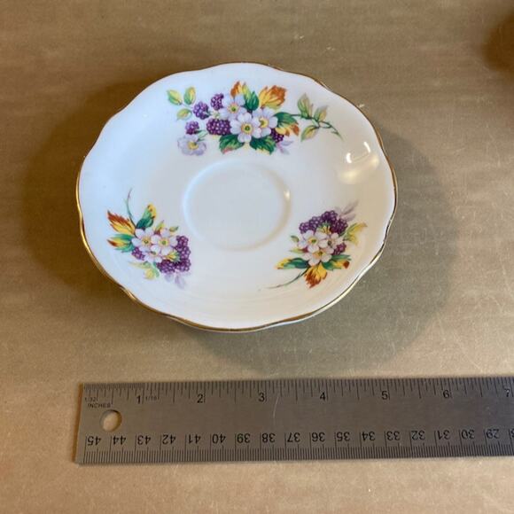 Vintage 30s Heathcote Bone China England Floral & Berries Tea Cup & Saucer - Picture 4 of 8